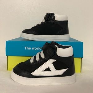 Sole play leather baby sneaker